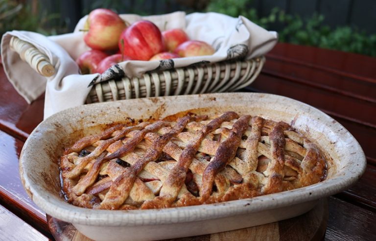 Semi Naked Apple, Almond & Cinnamon Pie – Top Shelf Fruits